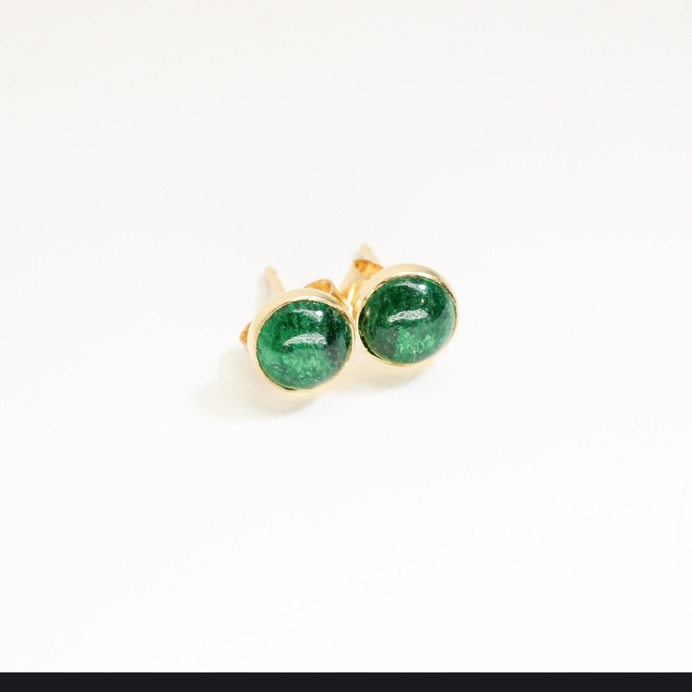 Chic Green Adventurine Gemstone Earrings in 14k Gold Filled Setting - Picture 2 of 3